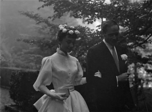 纪梵希为赫本终身不娶，赫本葬礼上亲自抬棺，旷世情缘终落下帷幕，为什么？