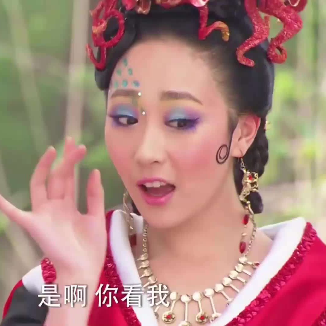 在《活佛济公》中章小惠对绿姬有什么样的感情？