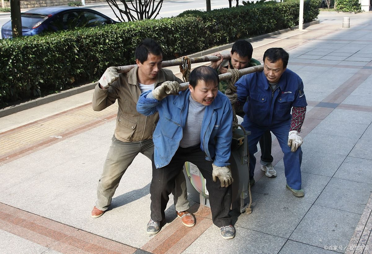 我国有1866个县城和2.93亿农民工，他们的未来该怎么办？