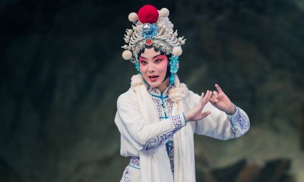 谁有《青衣》的朗诵稿