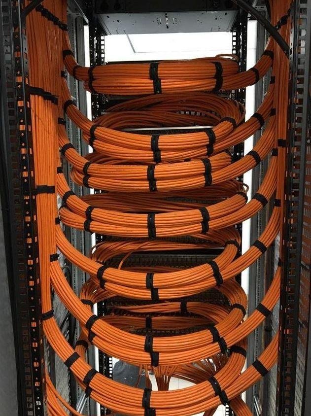 电工是怎样把线整理的那么整齐的？