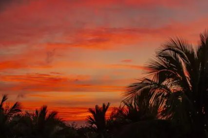 形容晚霞红满天的诗有什么？