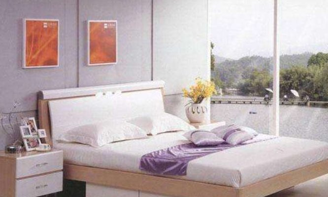 想买一张实木床。大概多少钱？