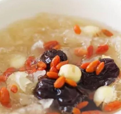 鸽子炖汤需要哪些材料？