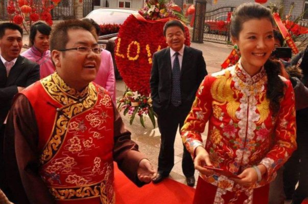 演员车晓的首次婚礼是和谁结婚的?