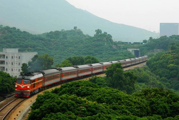 k586次列车途经之地是哪里？