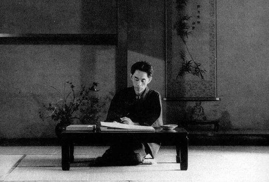 川端康成的《秋雨》到底在讲什么?