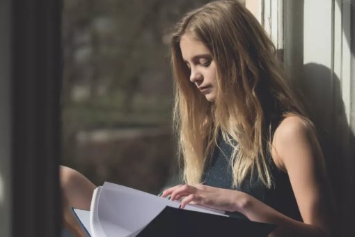 有些人爱到忘了形 结果落得一败涂地 这两句话的深意是什么？