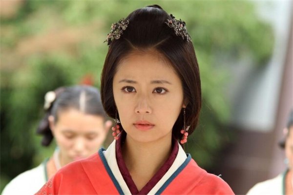 刘肥生母是曹氏，曹氏只是刘邦“外妇”，刘邦怎知刘肥是自己的儿子呢？