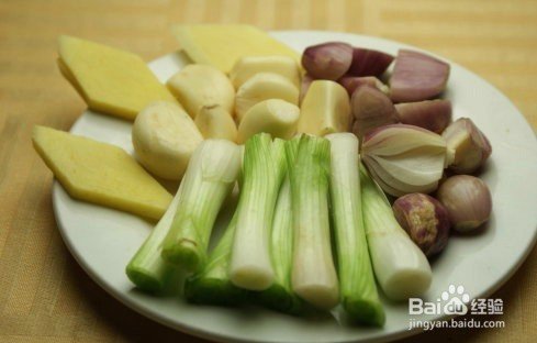 脸上老是长痘痘是什么原因啊?