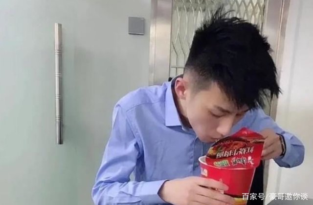 历经破产、父母入狱、女友跑路后,“富二代”丁伟如今怎样了?