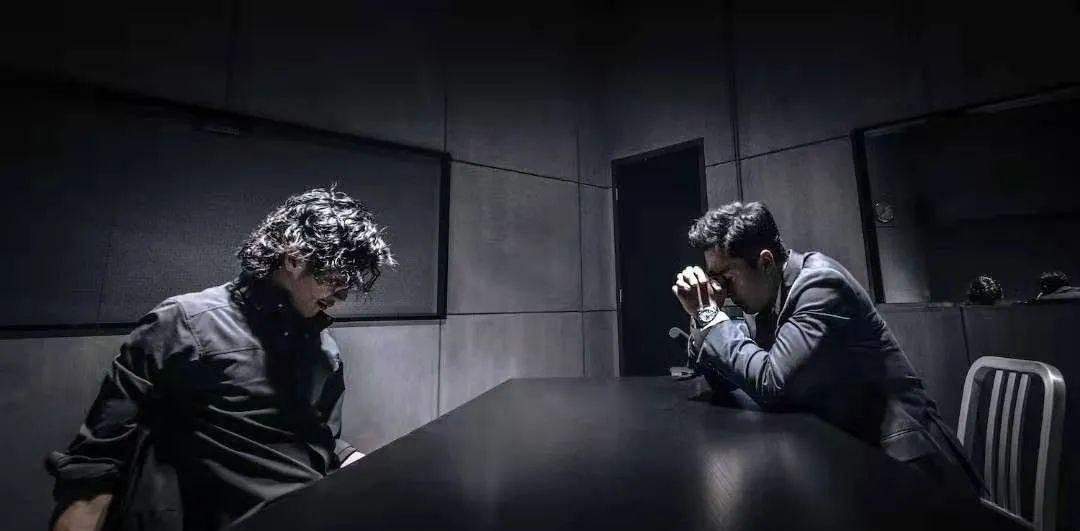 电视剧《怒火重案》中的“黑白双雄”分别是谁？