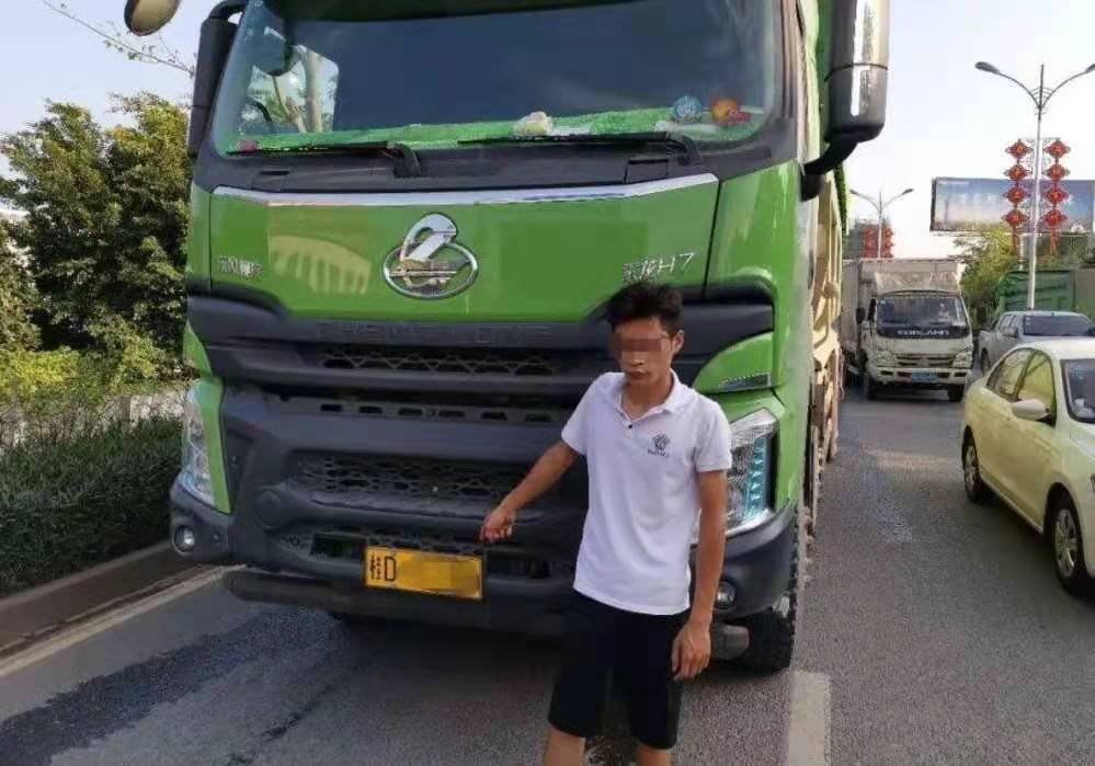 辽宁多位货车司机被困高速5元馒头撑4天，期间他们是如何生活的？