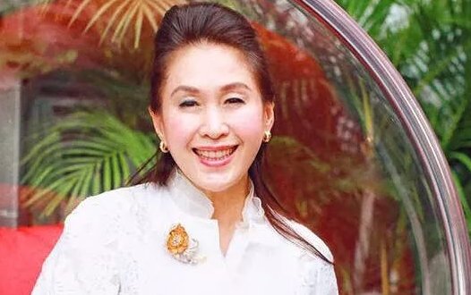 她是林正英影片中的“最美女僵尸”,卸妆后竟然这么美,她是谁?