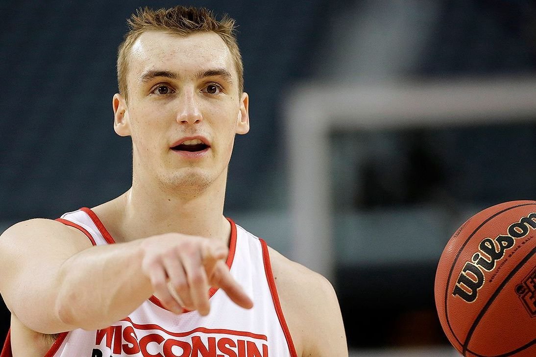 NBA球员萨姆·德克尔的身高是多少?