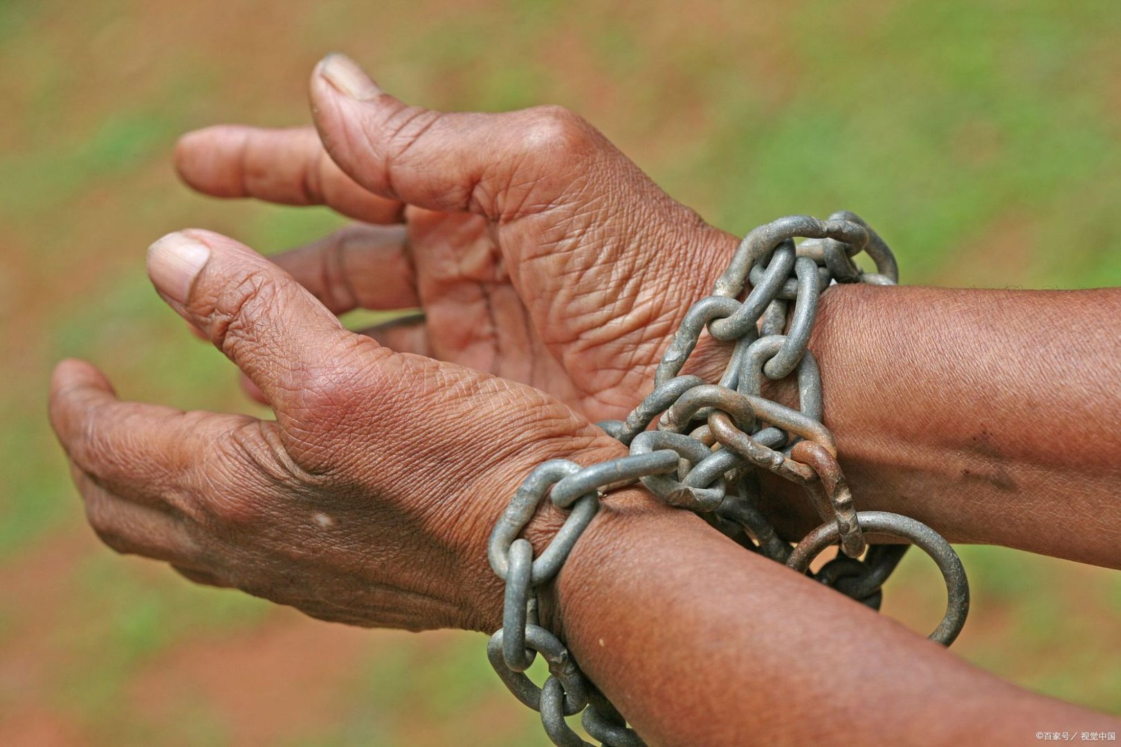 这么多年过去了，被全国通缉的梅姨，还能抓到吗？