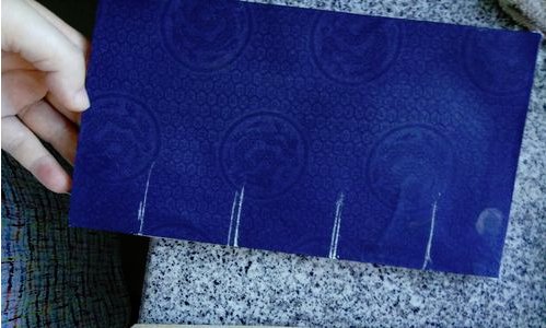 古书的装订线是怎样穿的？？