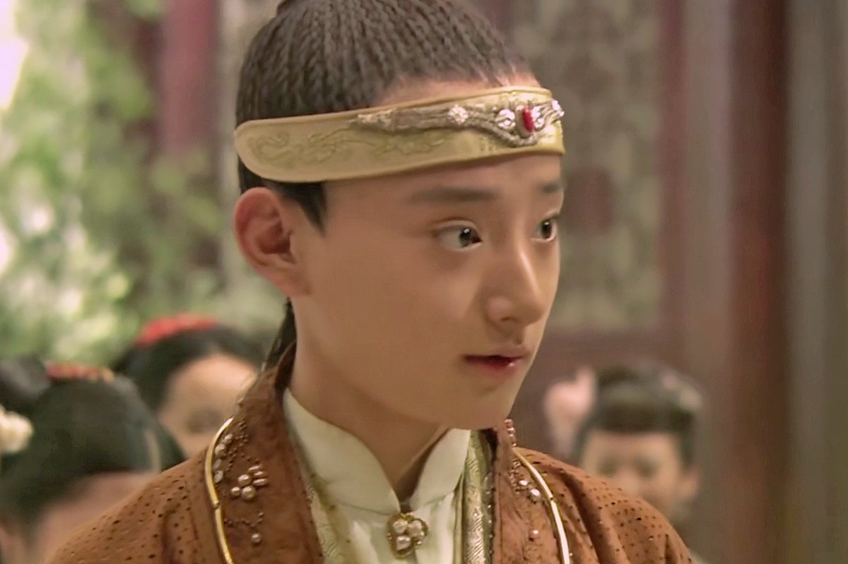 在《红楼梦》中，贾宝玉和秦钟的关系是怎样的？