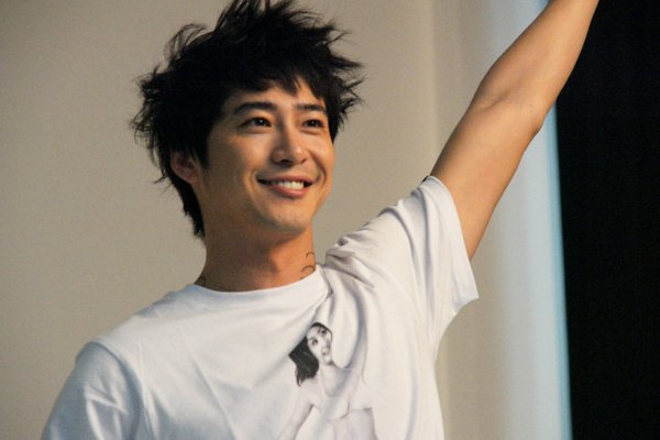 韩国姜志奂约会两名女生并留宿被曝丑闻，他还在拍的电视剧该如何收场？