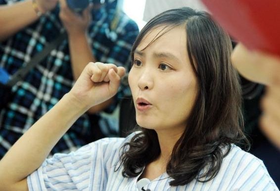 “最美教师”的张丽莉，为救5名学生失去双腿，现状如何？