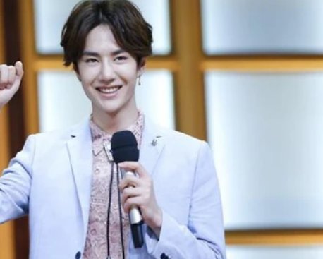 王一博粉丝拿香菜应援，这是种什么操作？