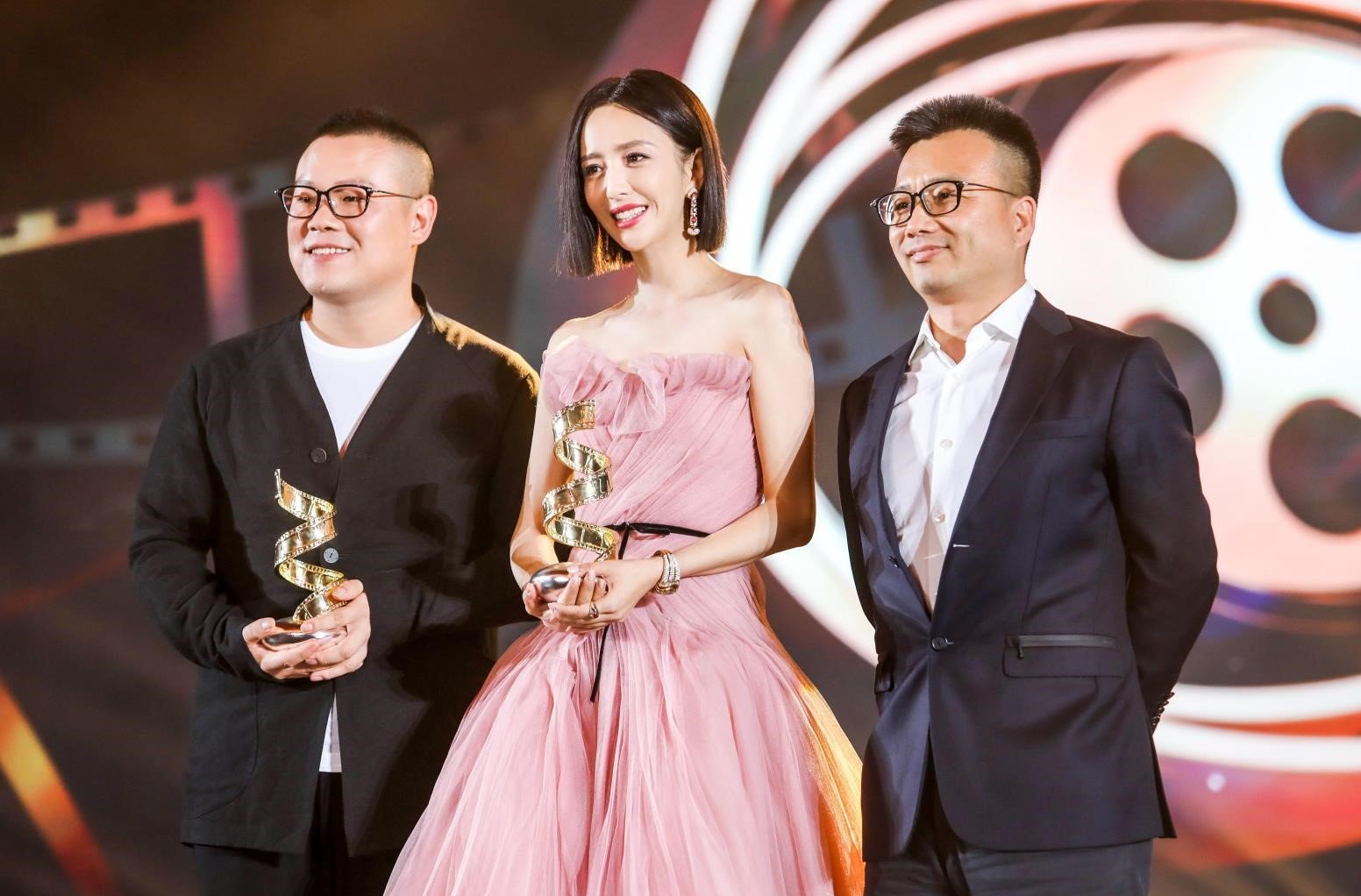 如何评论电影《鼠胆英雄》？