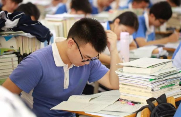 高考本科需要多少分