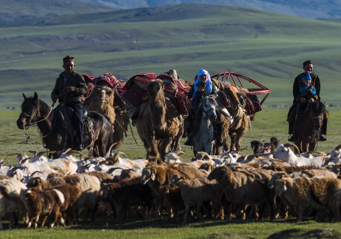 新疆宣布全面恢复正常生产生活秩序，这代表着什么？
