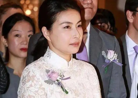 郭晶晶为何轻松获得豪门认可、带你看看她回娘家、就清楚了？