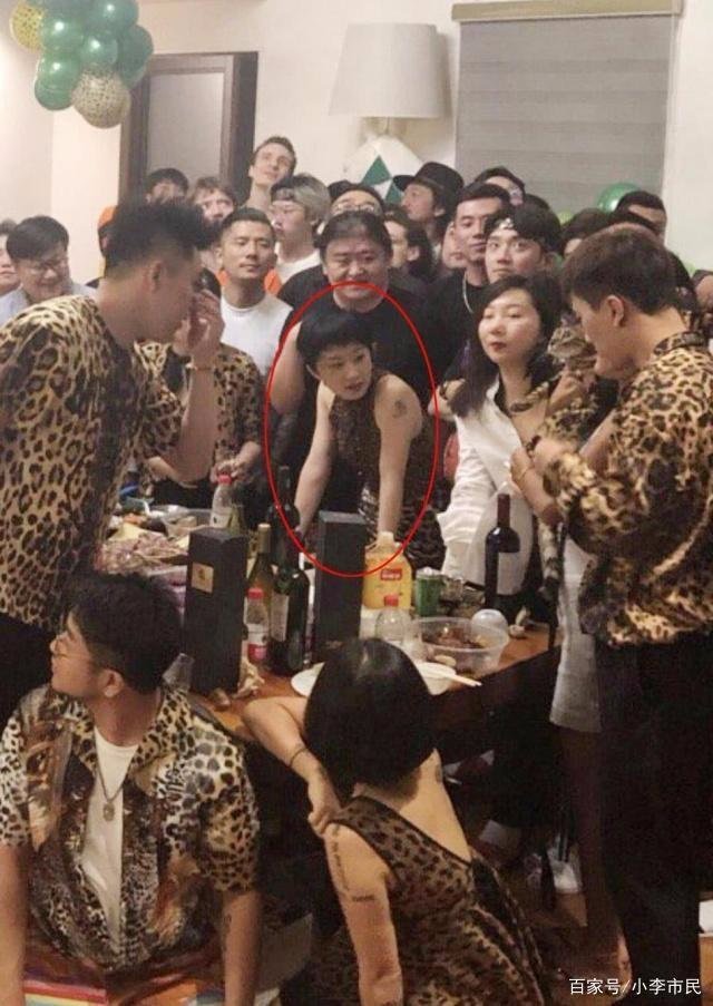 刘欢举办豹纹派对，近70人穿豹纹服饰，网友们是如何评论刘欢的？