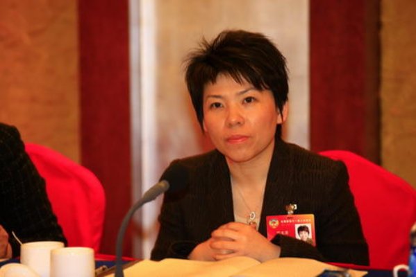 退役后的女乒“初代大魔王”邓亚萍究竟去哪儿了？