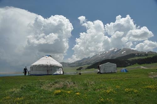 新疆宣布全面恢复正常生产生活秩序，这代表着什么？