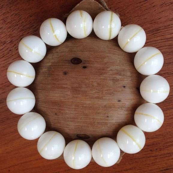 天然砗磲是什么颜色？