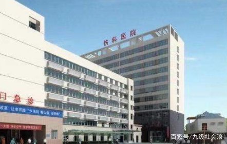 林小清已经被医院解聘了，以后是否还会有医院聘用他？