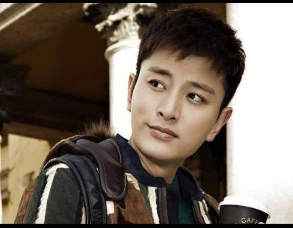 贾乃亮陪妈妈逛街出手阔绰，他现在的状态是否打破了外界的讨论？