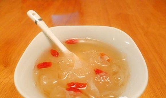 冰糖雪梨银耳汤的禁忌及作用有哪些