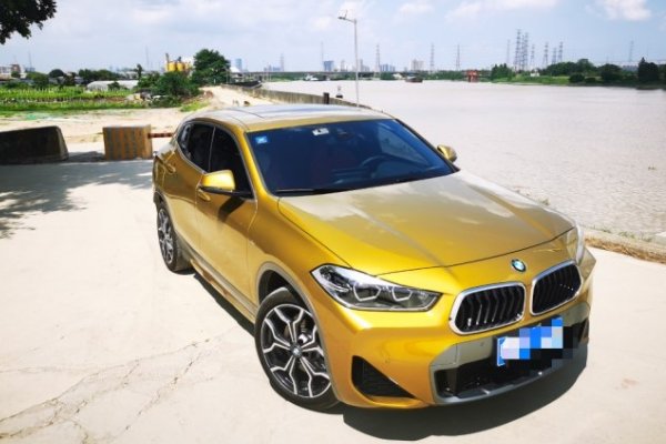 宝马金色是什么颜色