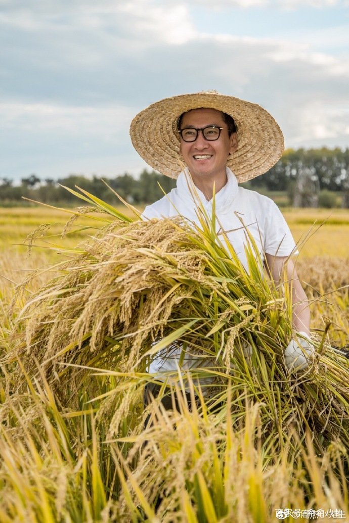 周杰捐给医护人员的两万斤大米，价值多少钱？