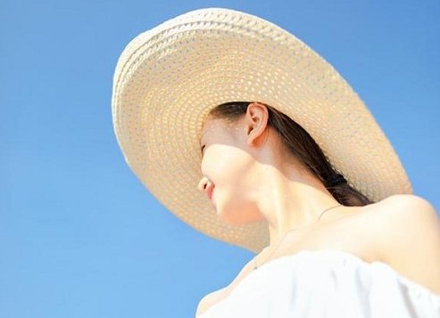 脸上的色斑怎么去除？