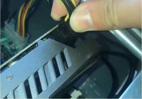 御轩X3电脑机箱怎么装显卡？