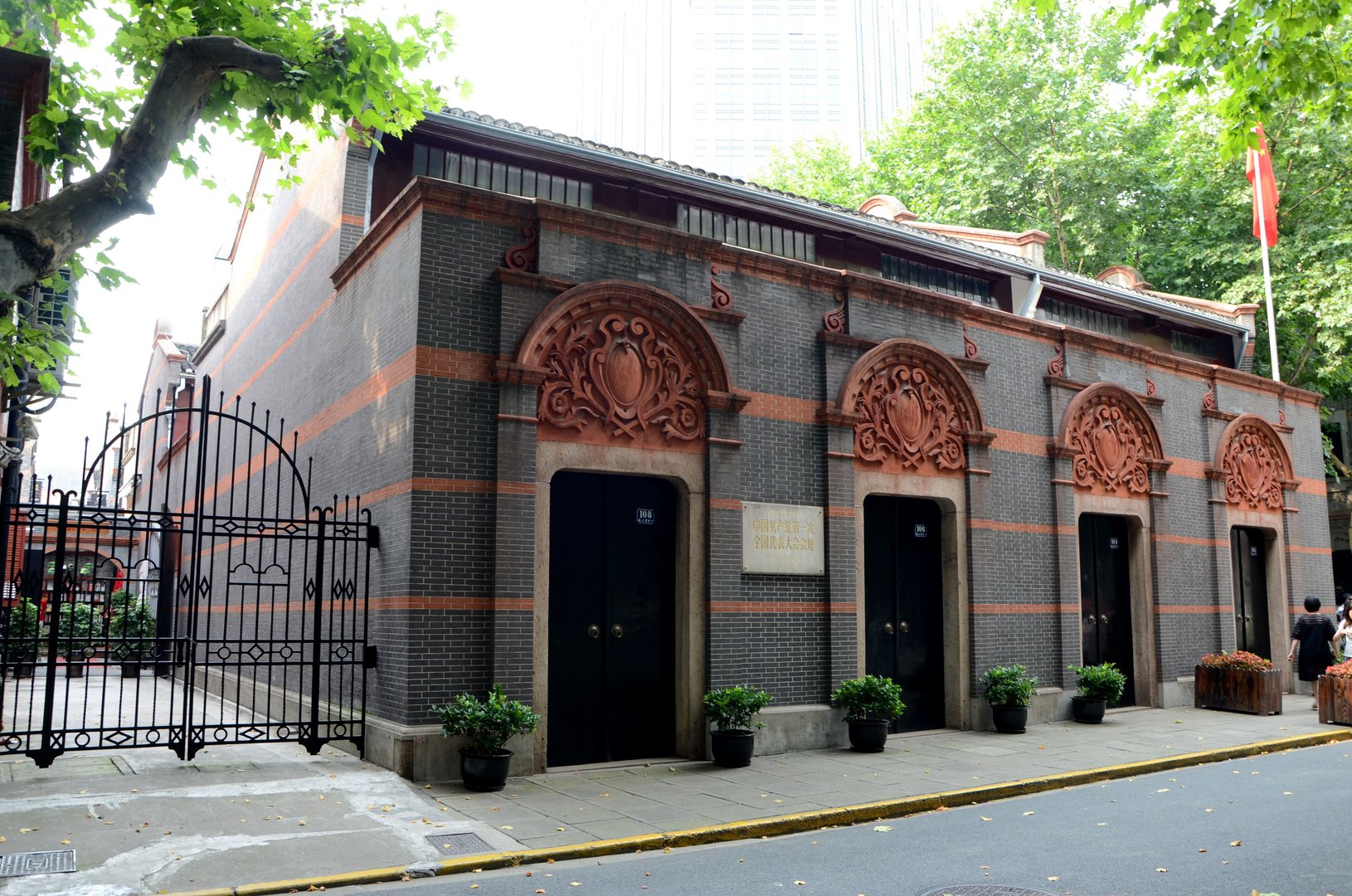 一大召开的时间和地点人物有哪些？