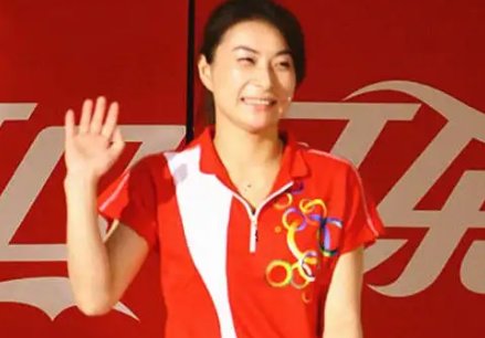 郭晶晶为何轻松获得豪门认可、带你看看她回娘家、就清楚了？