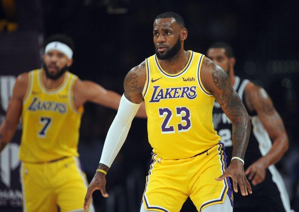 日前，克劳德晒照并称“兔子拿枪可不好玩”，为何大家都说他是嘲讽詹姆斯？