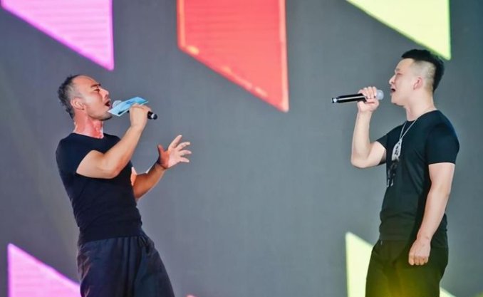 他是冬天里的一把火的原唱，独自抗癌离世，三位前妻为何均未到葬礼？