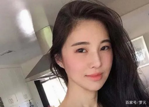 谁13岁时被富豪相中,用了6年等她长大,如今开着劳斯莱斯买菜?