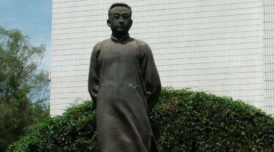 新安小学是谁创办的？