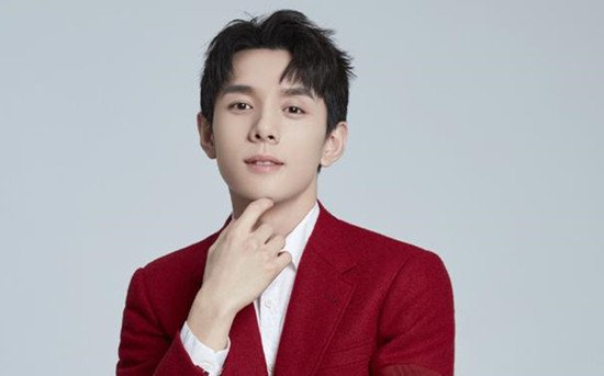 李佳琦为线下活动保安推人道歉，对此网友是如何评价的？