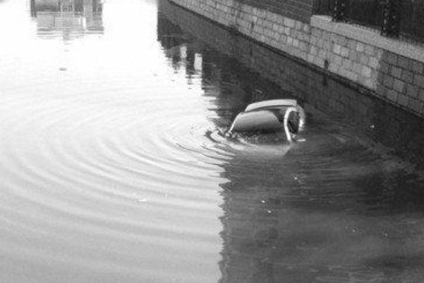 德阳一轿车坠河车内夫妻遇难，警方是如何通报的？