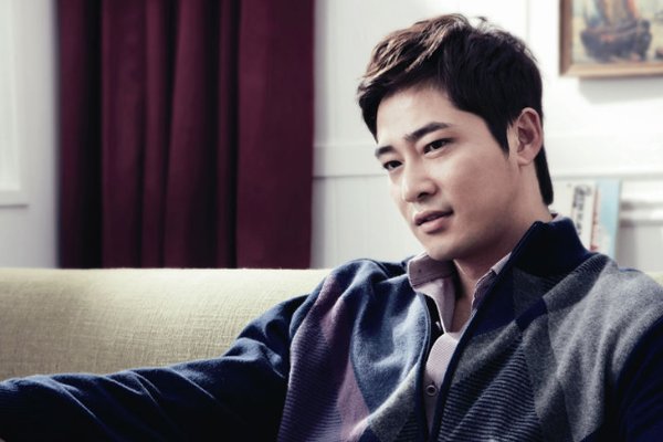 韩国姜志奂约会两名女生并留宿被曝丑闻，他还在拍的电视剧该如何收场？