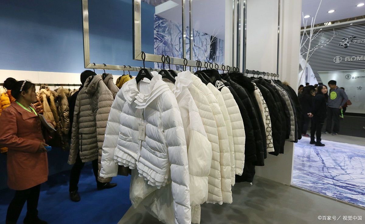 羽绒服中灰鸭绒和白鸭绒有什么区别么,哪个更好?